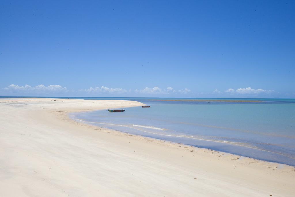 Vila-Naia-white-sand-beach